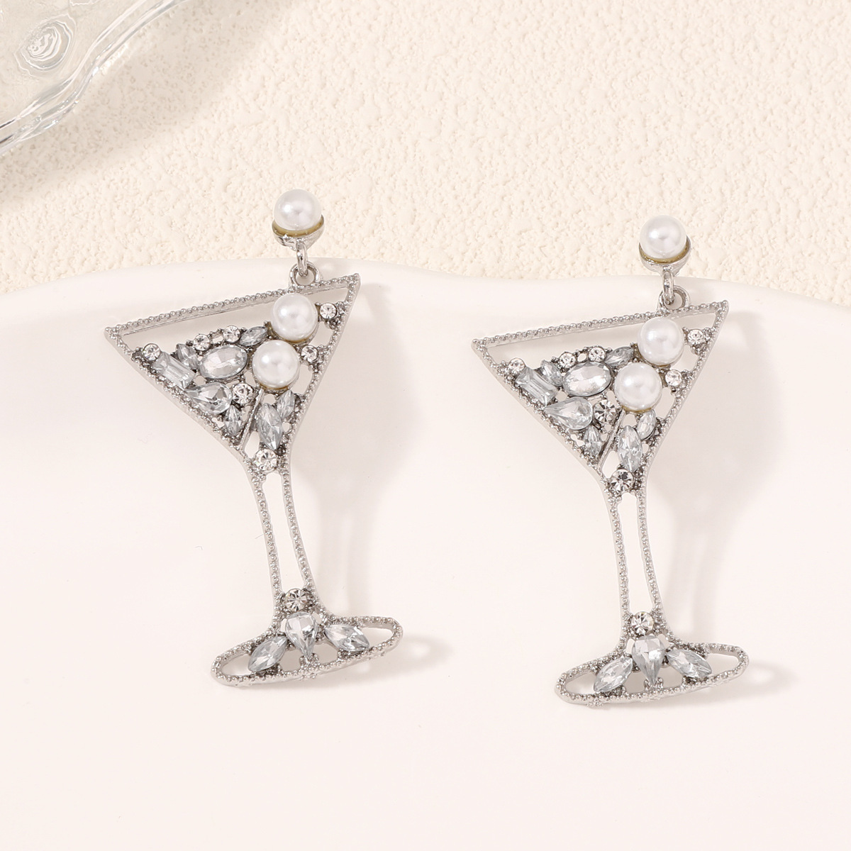 Luxury Lifestyle Niche - Life style diamond-set pearl wine glass