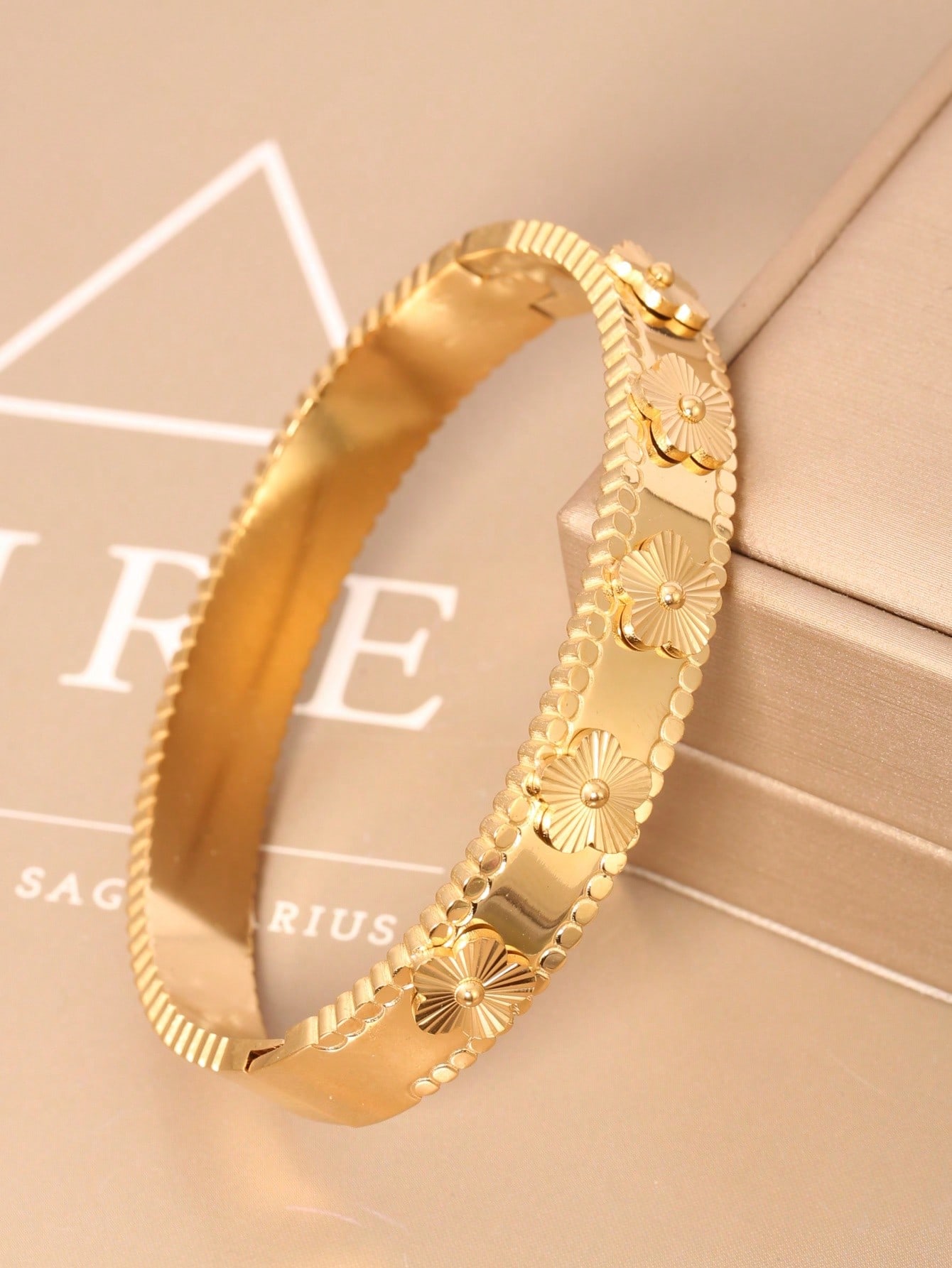 1 Piece of European and Americ - đánh giá và giá Luxury Lifestyle Niche