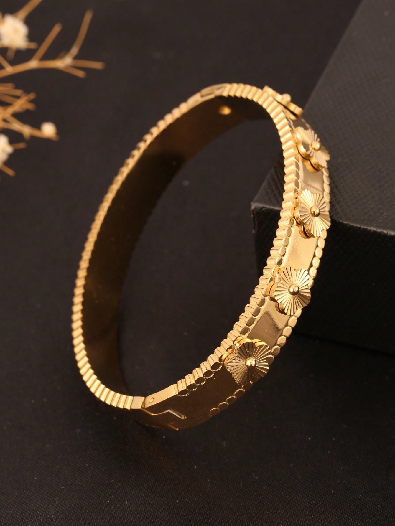 1 Piece of European and Americ - đánh giá và giá Luxury Lifestyle Niche